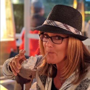 Meet your Posher, Leeann